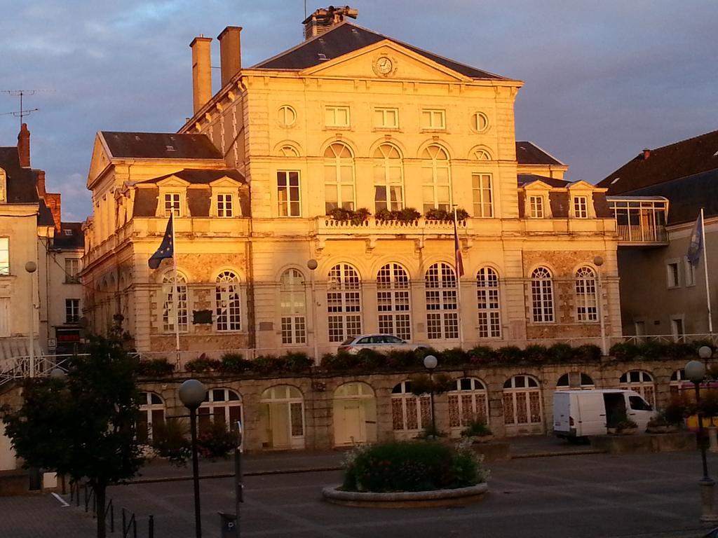 Hotel Au Lion D'Or ノジャン・ル・ロトルー エクステリア 写真