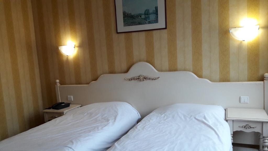Hotel Au Lion D'Or ノジャン・ル・ロトルー エクステリア 写真
