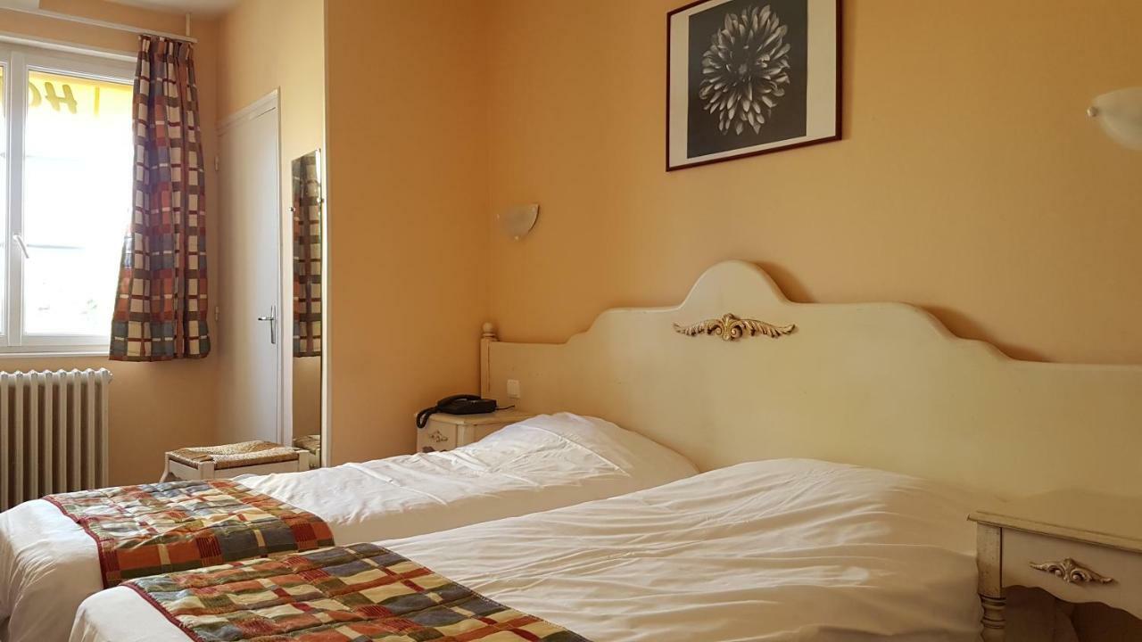 Hotel Au Lion D'Or ノジャン・ル・ロトルー 部屋 写真